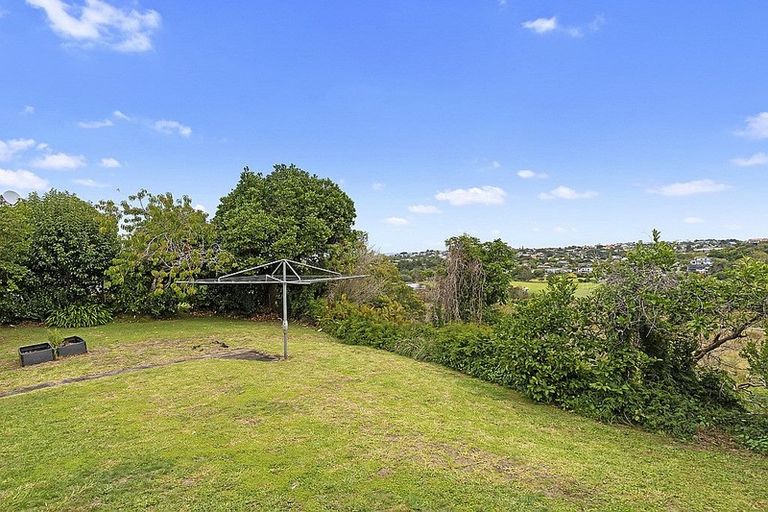 Photo of property in 100 Sylvan Avenue, Northcote, Auckland, 0627