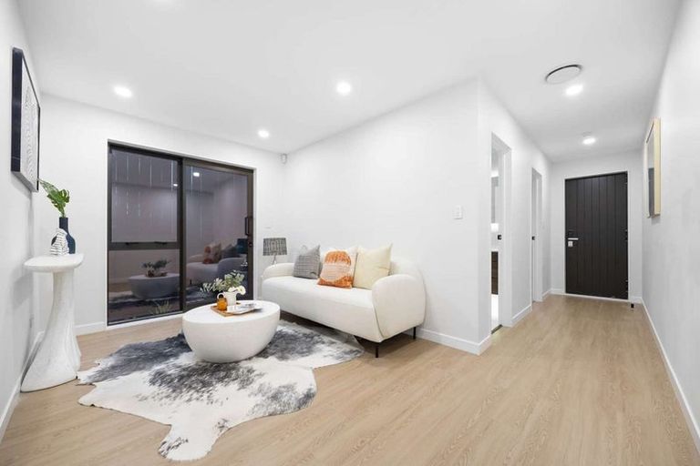 Photo of property in 32 Parkmore Drive, Rosehill, Papakura, 2113