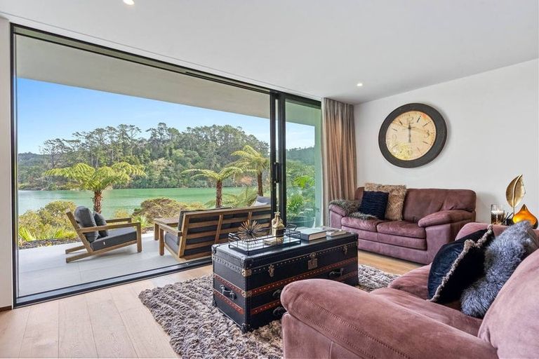 Photo of property in 30 Kingfisher Grove, Greenhithe, Auckland, 0632