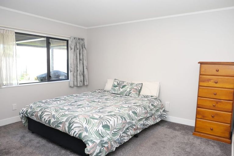 Photo of property in 68 Guildford Drive, Paraparaumu, 5032