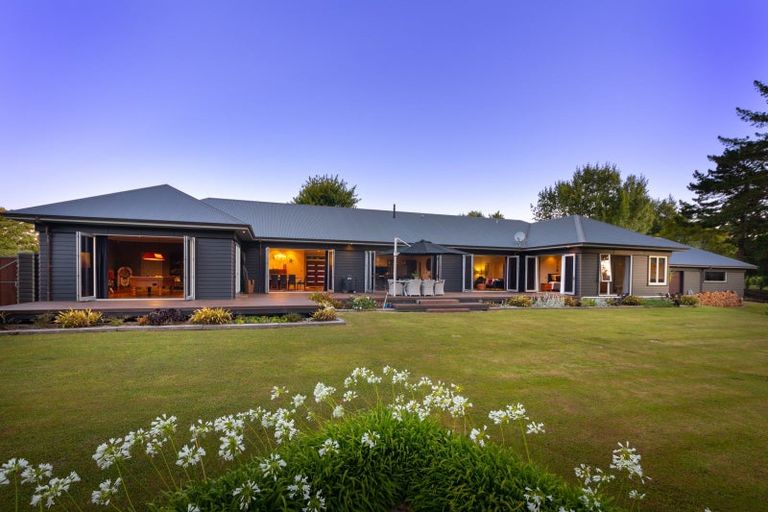 Photo of property in 6 Homestead Lane, Fitzherbert, Palmerston North, 4471