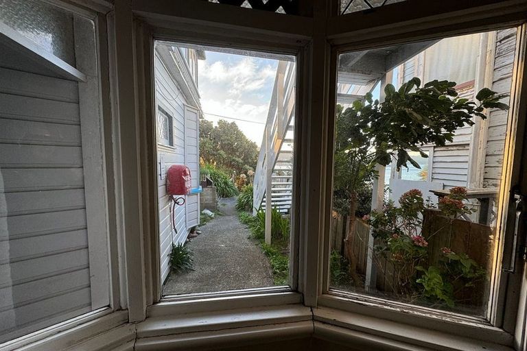 Photo of property in 4 Levy Street, Mount Victoria, Wellington, 6011