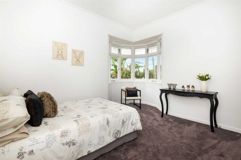 Photo of property in 18 Walmer Road, Point Chevalier, Auckland, 1022