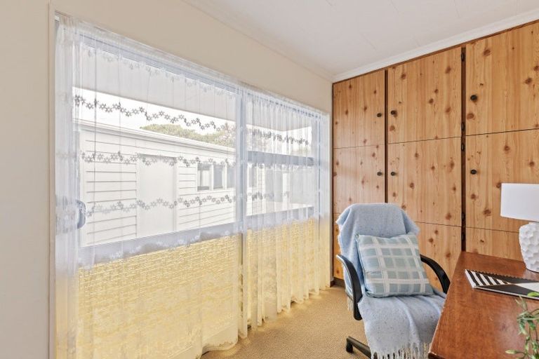 Photo of property in 10 Leon Place, Waitara, 4320