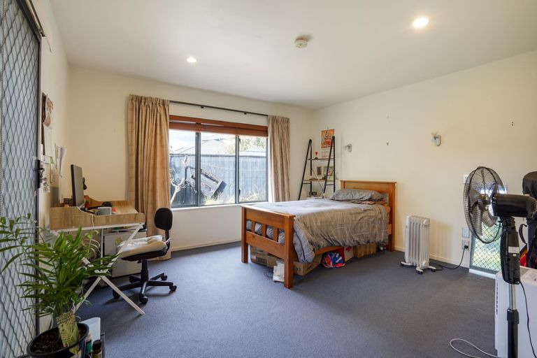 Photo of property in 24 Clearview Drive, Milson, Palmerston North, 4414