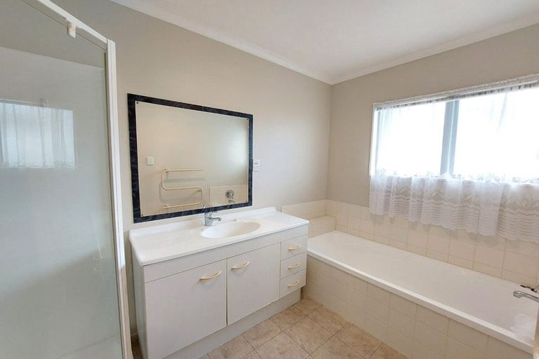 Photo of property in 19 Libnai Avenue, Clover Park, Auckland, 2019