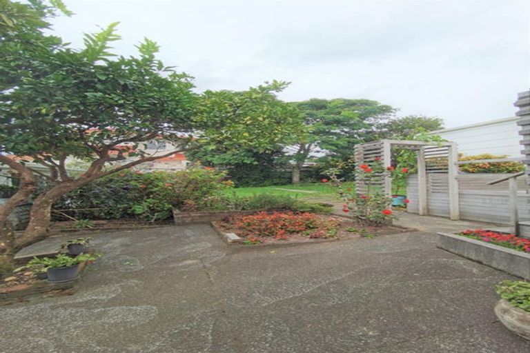 Photo of property in 228 Whitney Street, Blockhouse Bay, Auckland, 0600