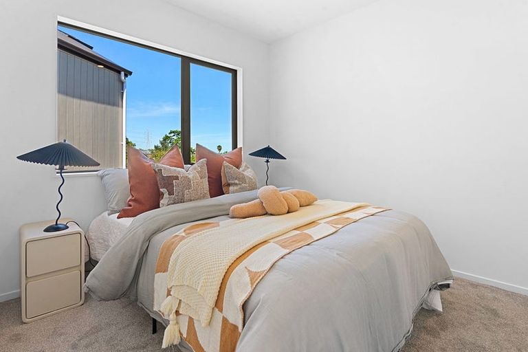 Photo of property in 11 Glenfinn Place, Massey, Auckland, 0614