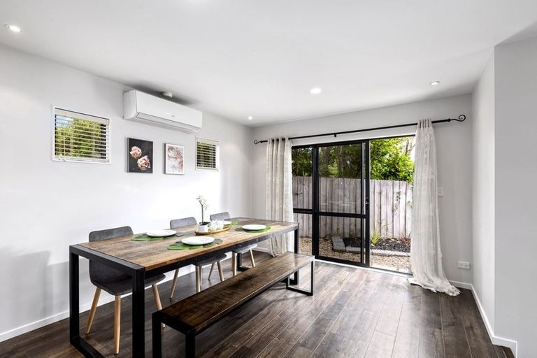 Photo of property in 21 Scarlet Oak Drive, Schnapper Rock, Auckland, 0632