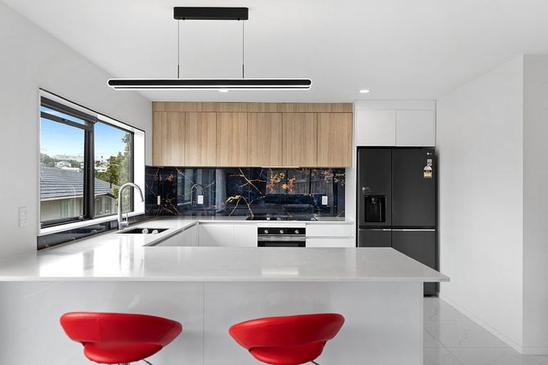 Photo of property in 25a Athena Drive, Totara Vale, Auckland, 0629