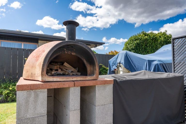 Photo of property in 57 Chedworth Avenue, Chedworth, Hamilton, 3210