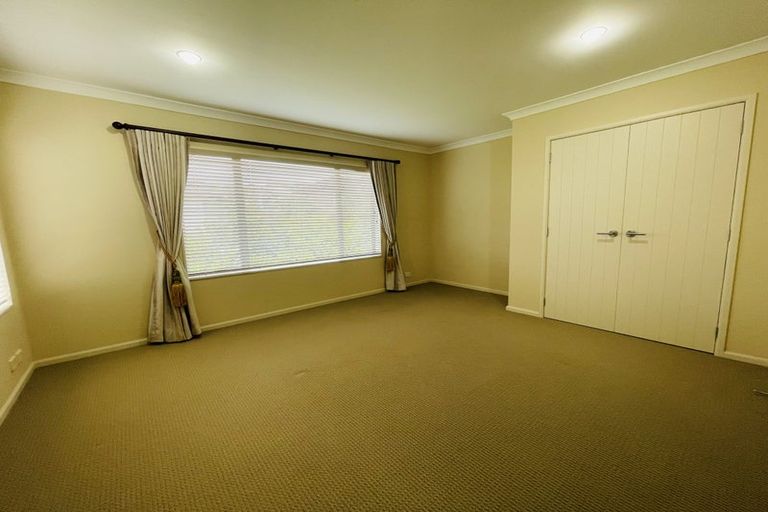 Photo of property in 10 Wye Oak Drive, Schnapper Rock, Auckland, 0632