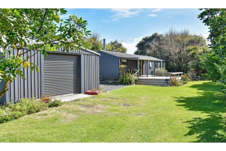 Photo of property in 4 Mission Road, Port Waikato, Tuakau, 2695
