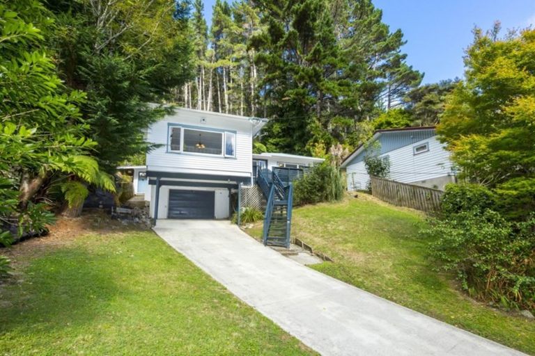 Photo of property in 74 Elmslie Road, Pinehaven, Upper Hutt, 5019