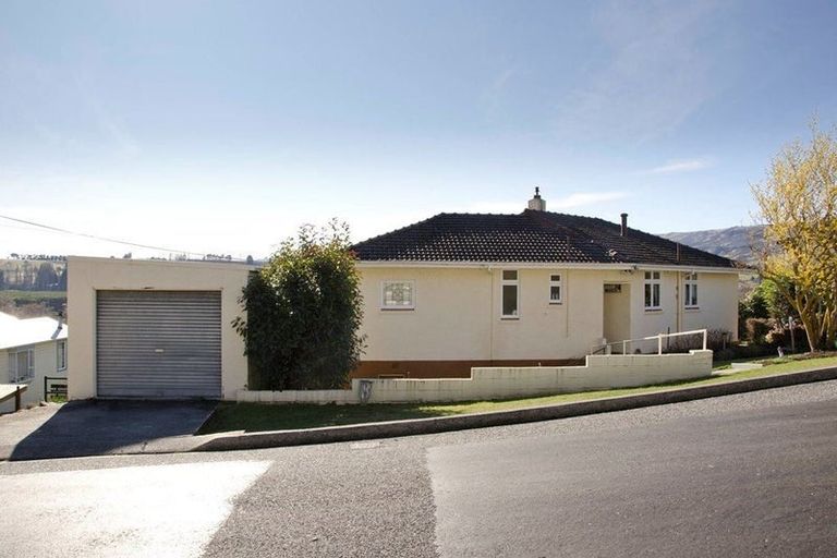 Photo of property in 34 Branxholm Street, Roxburgh, 9500