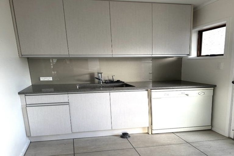 Photo of property in 2/13 Phoenix Place, Papatoetoe, Auckland, 2025