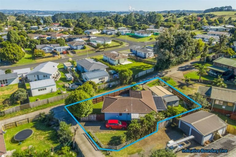 Photo of property in 56 Hamilton Drive, Waiuku, 2123