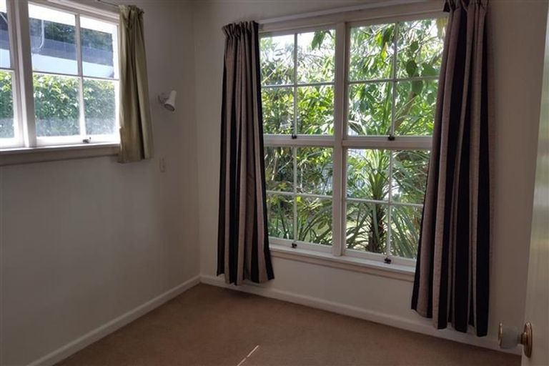 Photo of property in 8 Moorpark Place, Ilam, Christchurch, 8041