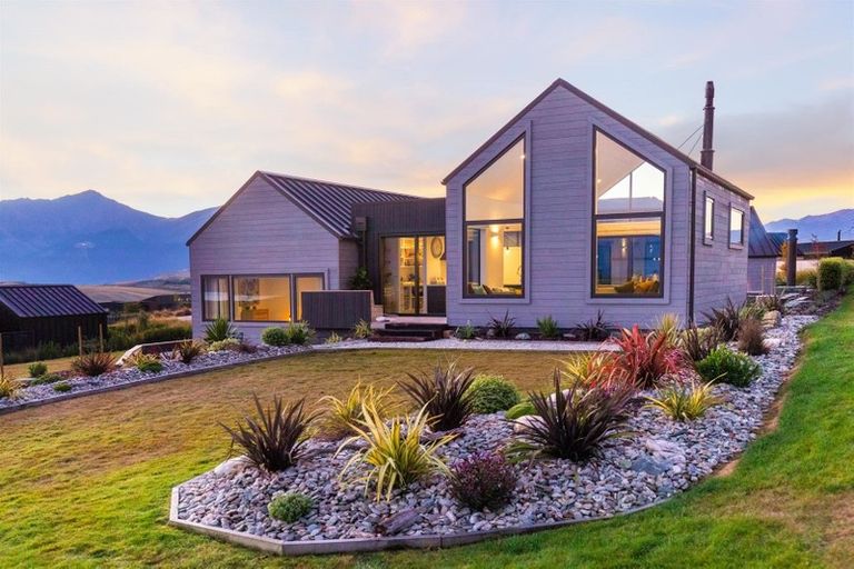 Photo of property in 8 Brett Lane, Jacks Point, Queenstown, 9371