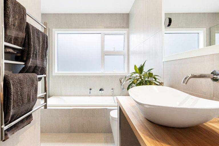 Photo of property in 1/28 Manly Esplanade, Browns Bay, Auckland, 0630