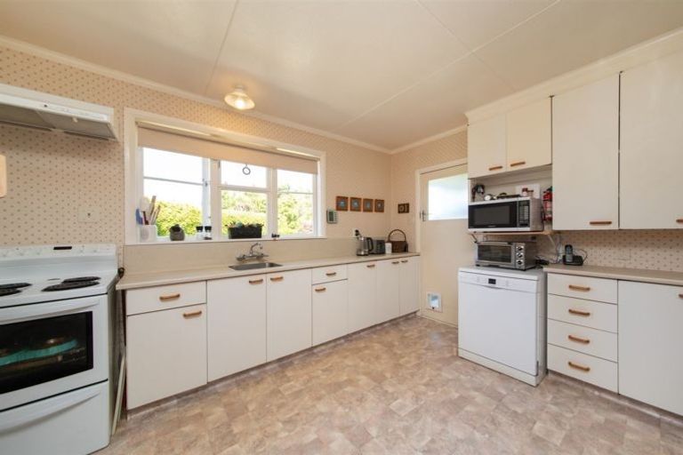 Photo of property in 16 Ilford Place, Awapuni, Palmerston North, 4412