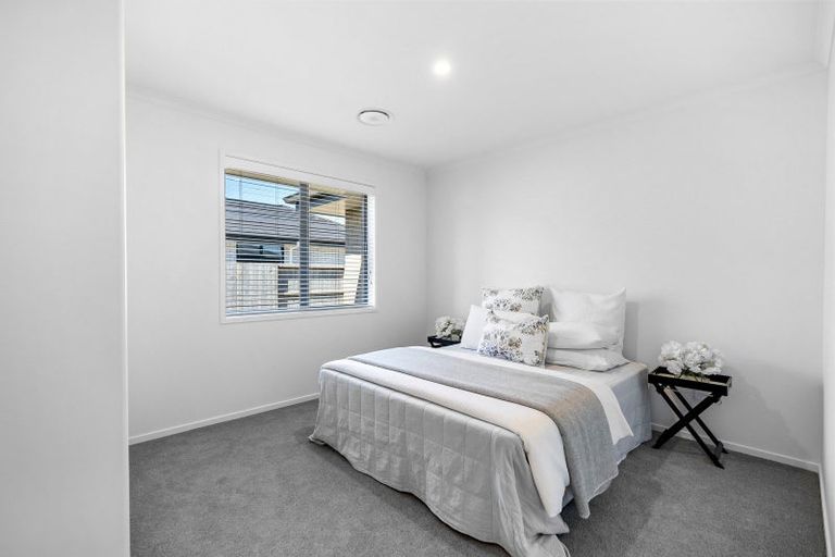 Photo of property in 77 Kaurinui Crescent, One Tree Point, 0118