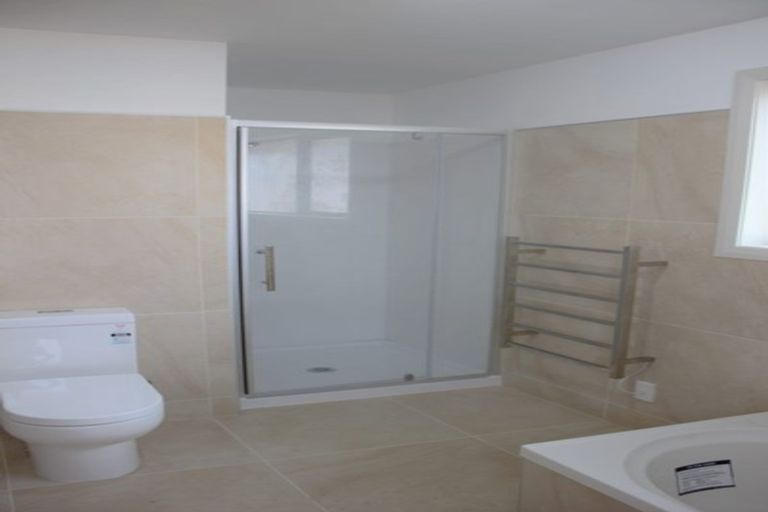 Photo of property in 74 Te Atatu Road, Te Atatu South, Auckland, 0610