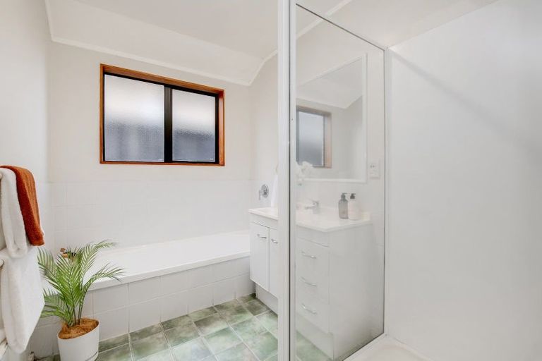 Photo of property in 4 Red Hibiscus Road, Stanmore Bay, Whangaparaoa, 0932