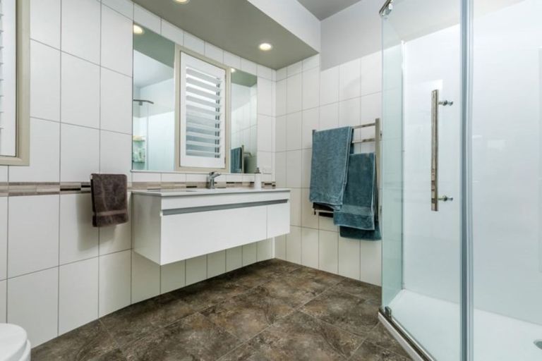 Photo of property in 2a Midway Avenue, Castor Bay, Auckland, 0620