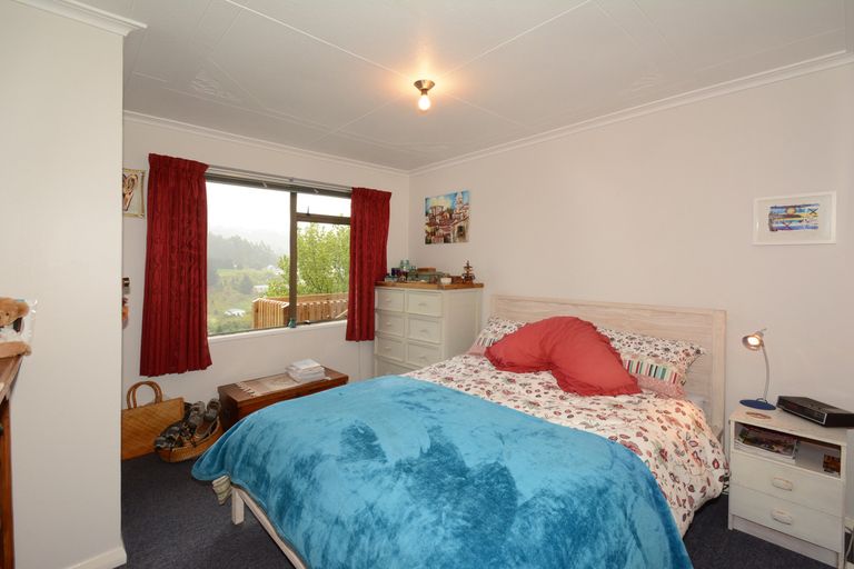 Photo of property in 84 Hocken Street, Kenmure, Dunedin, 9011