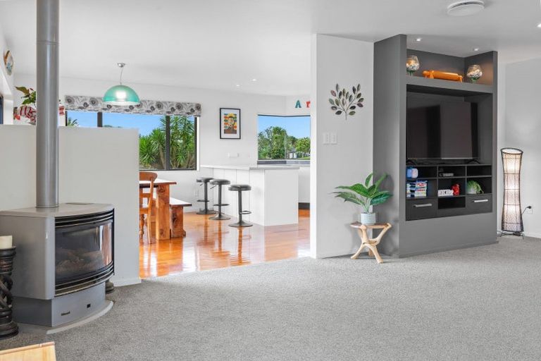 Photo of property in 16 Cairn Way, Te Kamo, Kamo, 0185