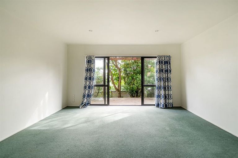 Photo of property in 11/44 Fields Parade, Oteha, Auckland, 0632