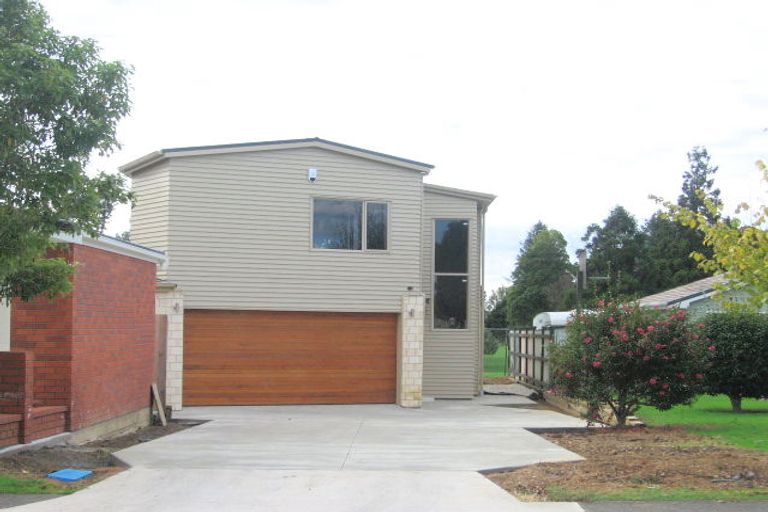 Photo of property in 33 Omana Road, Papatoetoe, Auckland, 2025