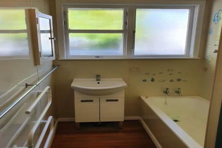 Photo of property in 158 Stokes Valley Road, Stokes Valley, Lower Hutt, 5019