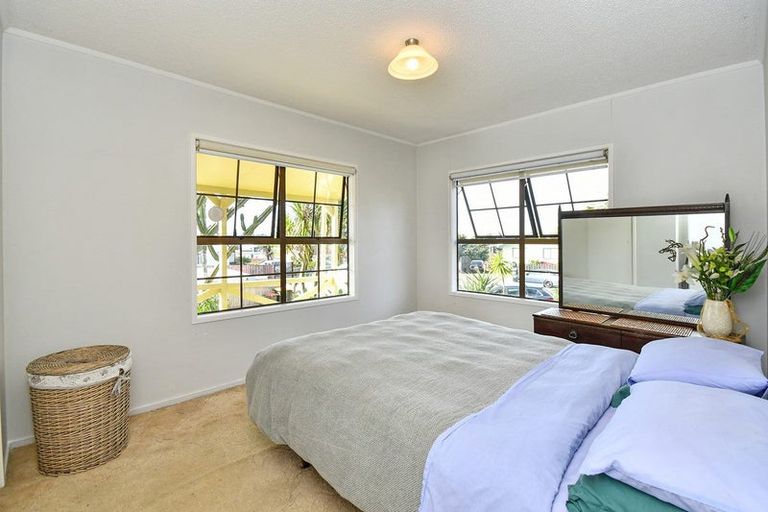 Photo of property in 28 Mcquarrie Avenue, Wattle Downs, Auckland, 2103
