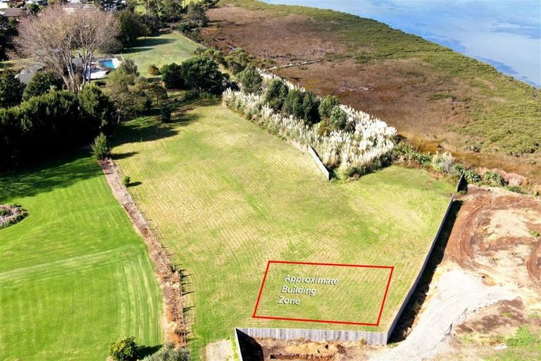 Photo of property in 61 Athenree Road, Athenree, 3177