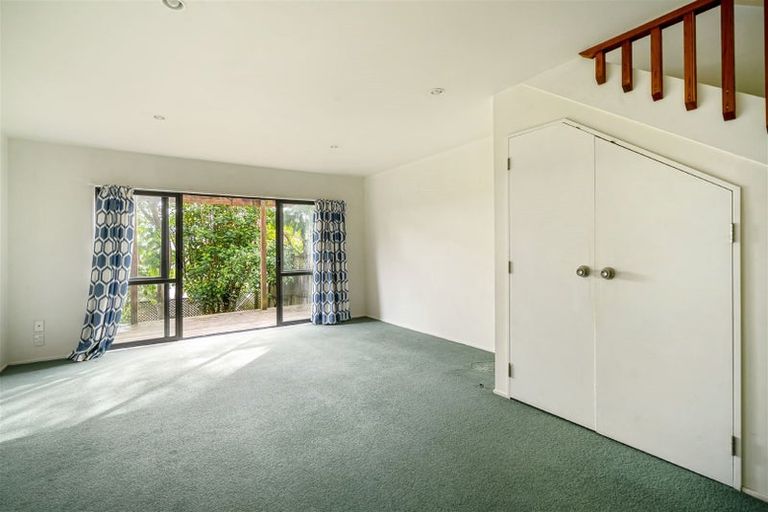 Photo of property in 11/44 Fields Parade, Oteha, Auckland, 0632