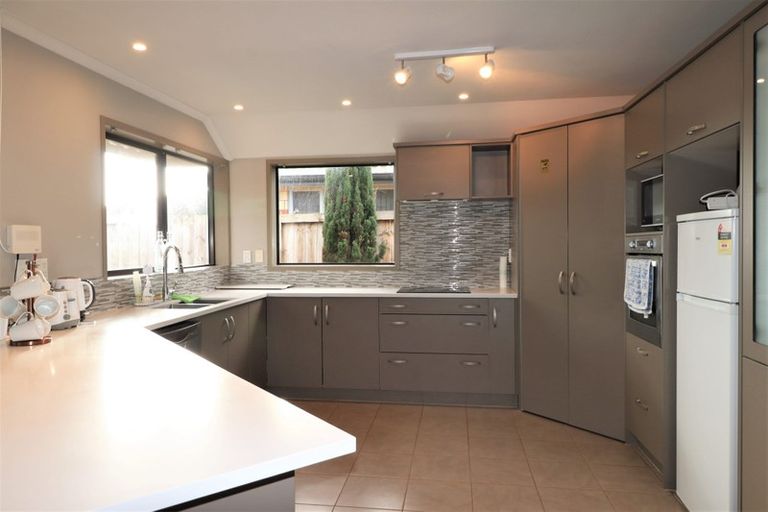 Photo of property in 6 Whitford Place, Rototuna North, Hamilton, 3210