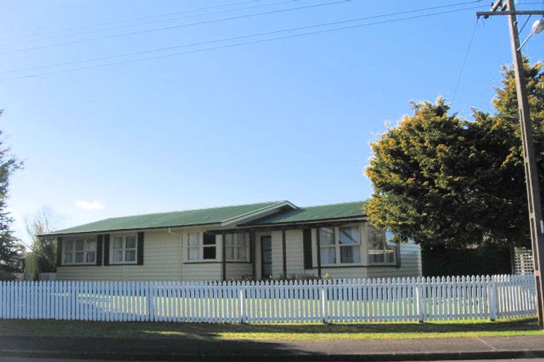 Photo of property in 1 Viola Place, Papakura, 2110