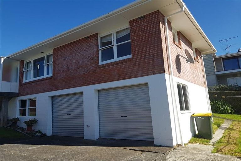 Photo of property in 52 Exmouth Road, Northcote, Auckland, 0627