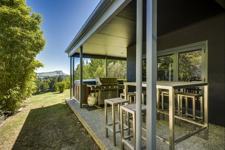Photo of property in 35 Raratu Road, Kahuranaki, Havelock North, 4295