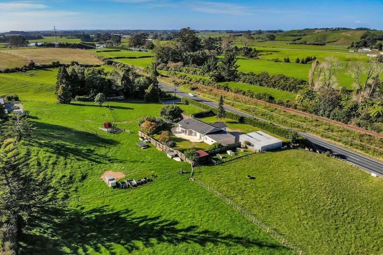 Photo of property in 768 Mountain Road, Lepperton, Inglewood, 4389