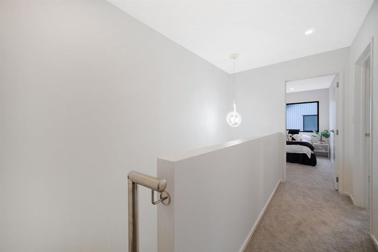 Photo of property in 73 Whare Kauri Road, Papakura, 2110