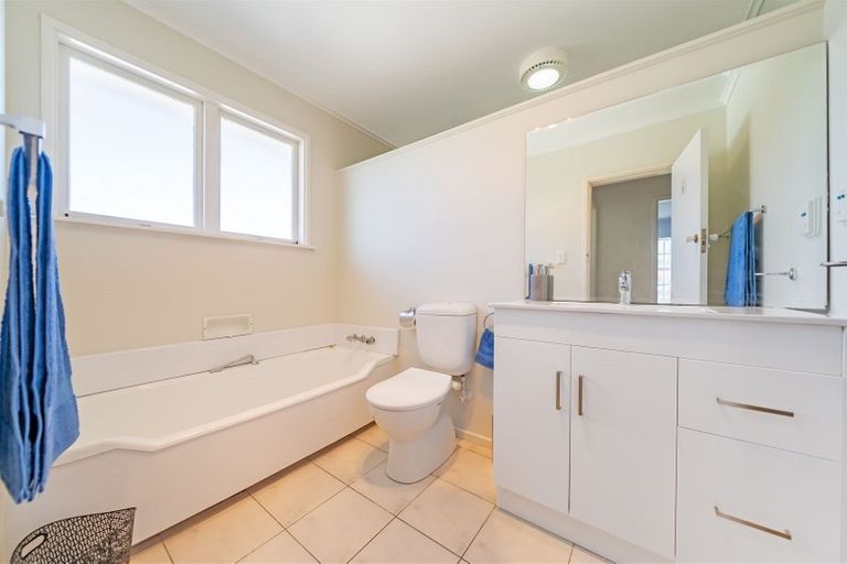 Photo of property in 8 Earlston Grove, Avalon, Lower Hutt, 5011