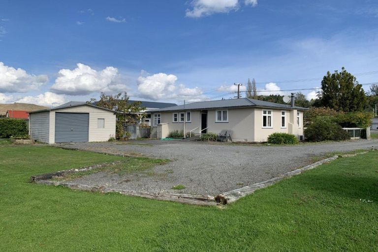 Photo of property in 36 Bruce Street, Hunterville, 4730
