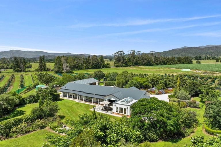 Photo of property in 120 Patons Rock Road, Patons Rock, Takaka, 7182