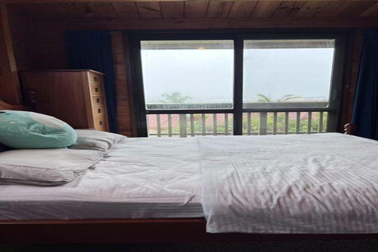 Photo of property in 86 Luckens Road, West Harbour, Auckland, 0618