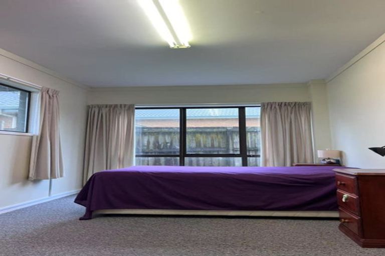 Photo of property in 86 Luckens Road, West Harbour, Auckland, 0618