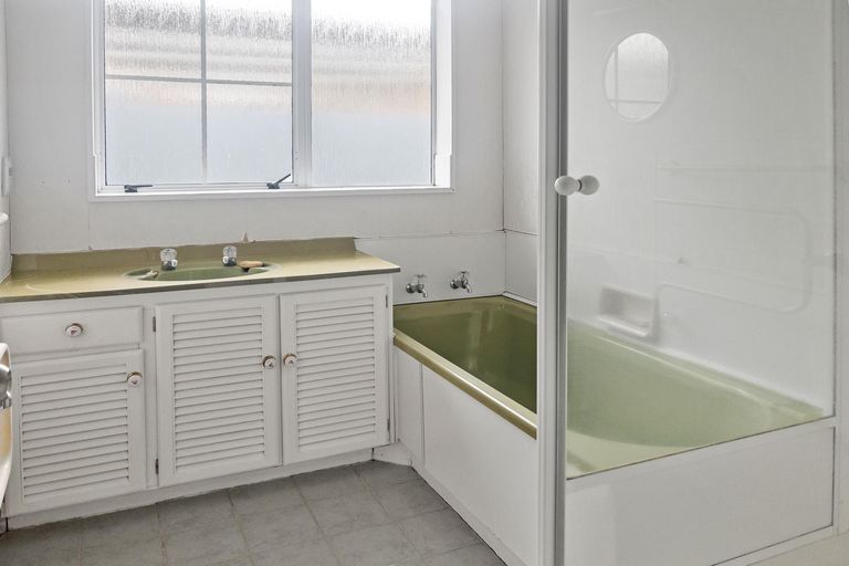 Photo of property in 1/5 Napoleon Avenue, Milford, Auckland, 0620