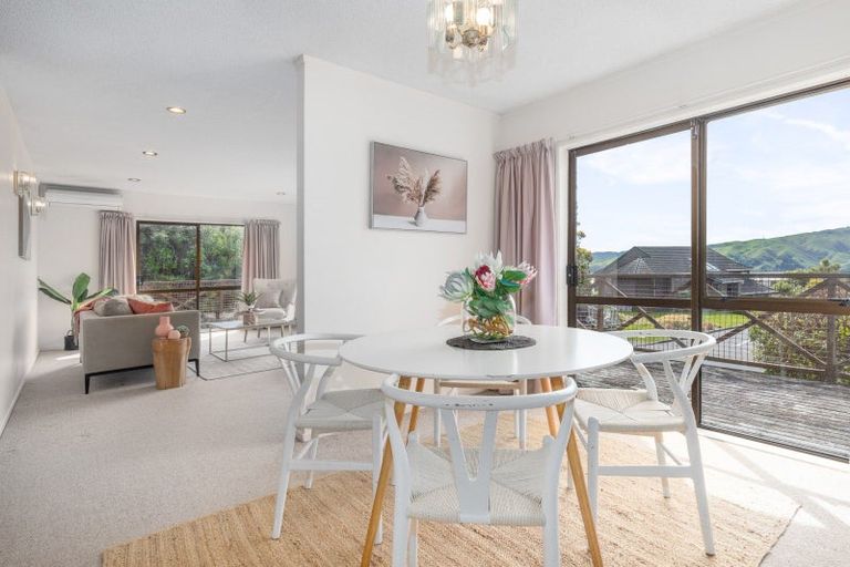 Photo of property in 16 The Crowsnest, Whitby, Porirua, 5024